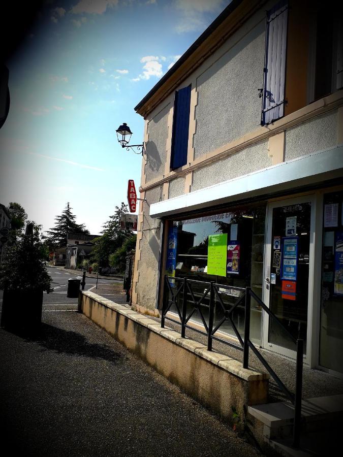 B&B Chez Annie Saint-Martin-de-Gurçon Eksteriør bilde
