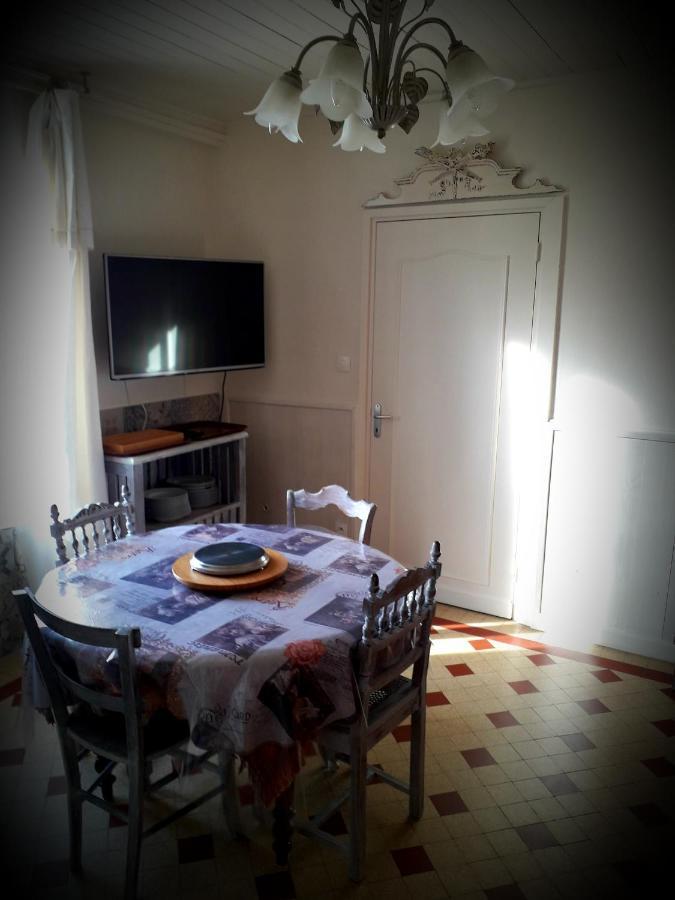 B&B Chez Annie Saint-Martin-de-Gurçon Eksteriør bilde